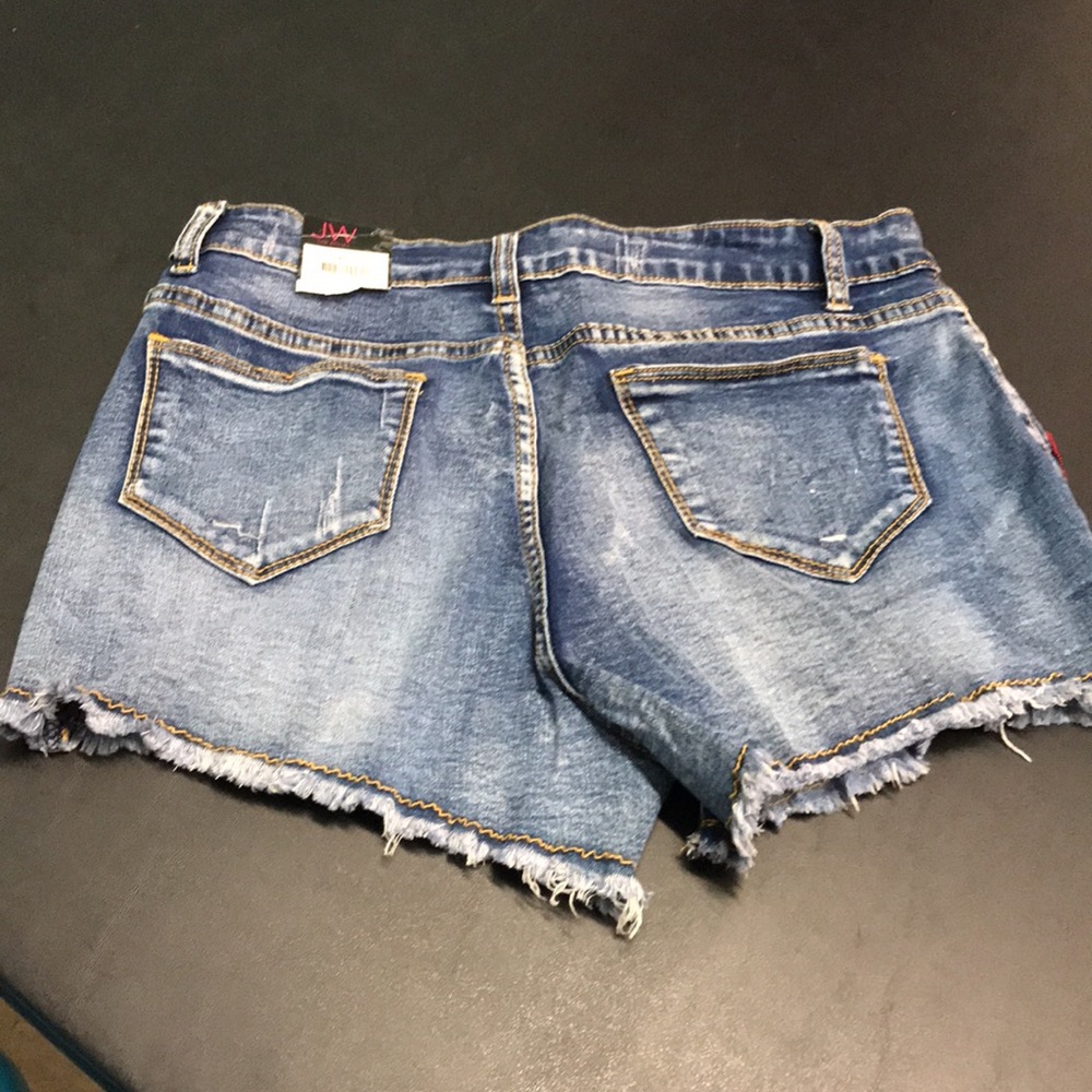 Shorts - Picture 6 of 6